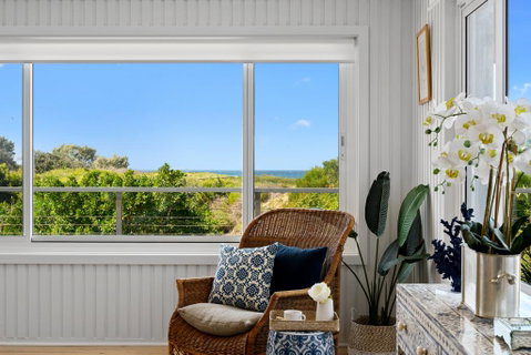Zephyr On Sapphire - QLD Tourism 1