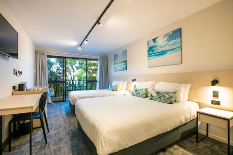 Nightcap At Kawana Waters Hotel - Queensland Tourism 0