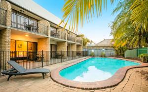 Nightcap At Kawana Waters Hotel - Queensland Tourism 3