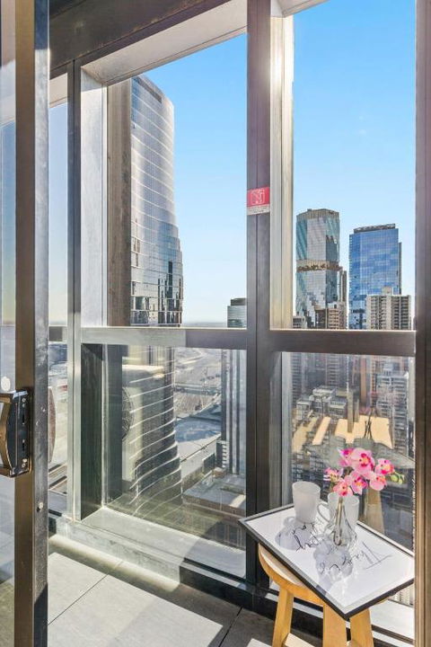 A 2BR Apt On Collins With City Views FREE Parking - QLD Tourism 4