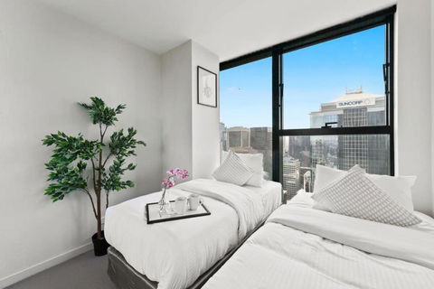 A 2BR Apt On Collins With City Views FREE Parking - QLD Tourism 3