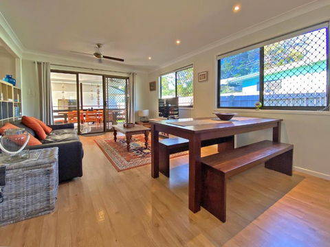 A AMITY BEACH BABY - QLD Tourism 3