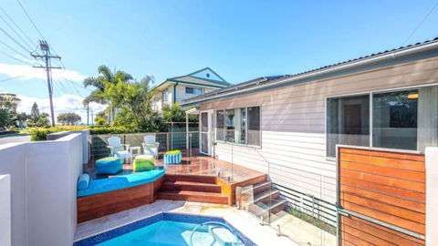 A Beachside Beauty With Pool - QLD Tourism 1