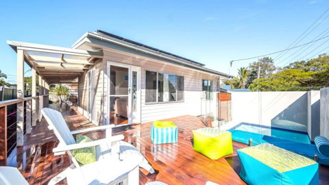 A Beachside Beauty With Pool - QLD Tourism 2