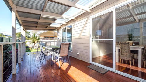 A Beachside Beauty With Pool - QLD Tourism 3