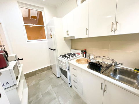 A Beautiful Terrace House With Parking & Courtyard - QLD Tourism 2