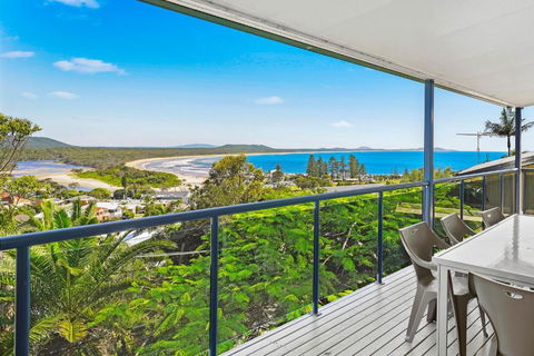 A BIGGER Slice Of Paradise - QLD Tourism 0