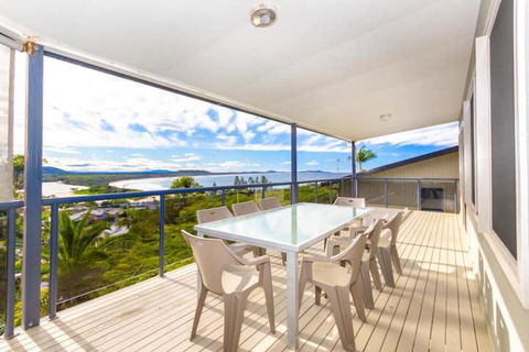 A BIGGER Slice Of Paradise - QLD Tourism 1