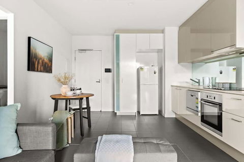 A Central Apt Right Next To Southern Cross - QLD Tourism 3