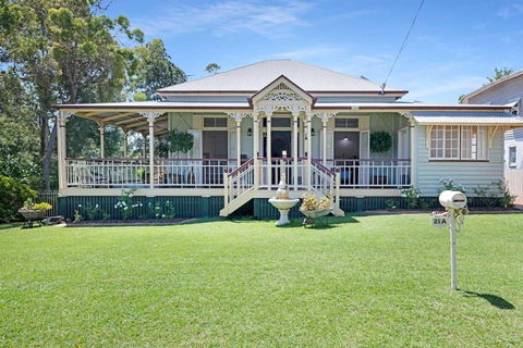 A Charming Queenslander - QLD Tourism 4
