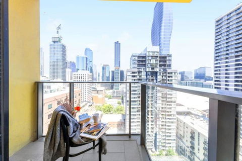 A Chic 2BR Apt City Views Near Southern Cross - QLD Tourism 0