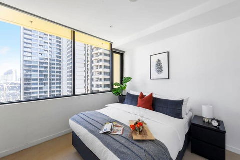 A Chic 2BR Apt City Views Near Southern Cross - QLD Tourism 3