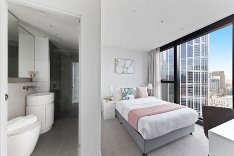 A Chic 2BR Apt Near Melbourne CBD W FREE Parking - QLD Tourism 3