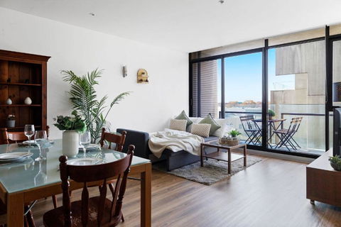 A Chic 2BR Apt Near Melbourne Uni FREE Parking - QLD Tourism 2