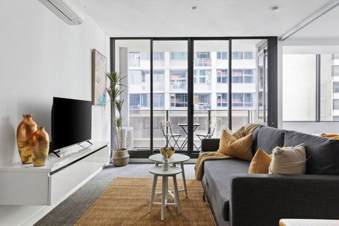 A Chic 2BR Apt Near Southern Cross, With Secure Parking - QLD Tourism 0