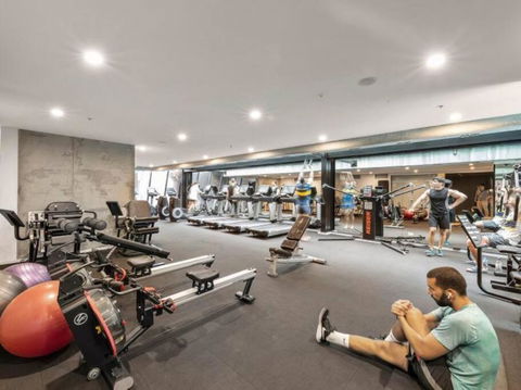 A Chic 2BR Apt Near Southern Cross, With Secure Parking - QLD Tourism 3