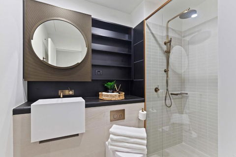A Chic 2BR Apt Right Next To Melbourne Central - QLD Tourism 3