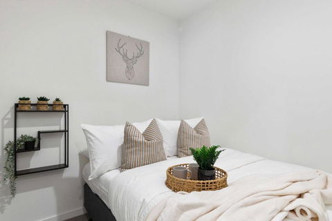 A Chic 2BR Apt Right Next To Melbourne Central - QLD Tourism 4