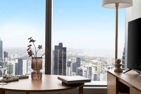 A Chic 2BR Apt With Panoramic Views FREE Parking - QLD Tourism 0