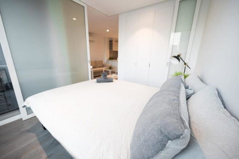 A Chic 2BR CBD Apartment Near Southern Cross - Queensland Tourism 1