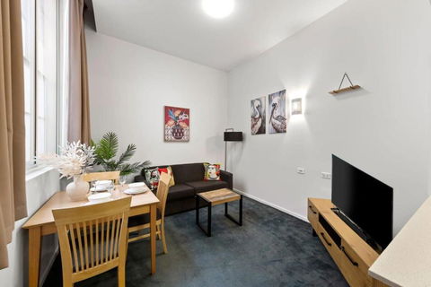 A Chic Apartment On Bourke St Near Chinatown - QLD Tourism 3