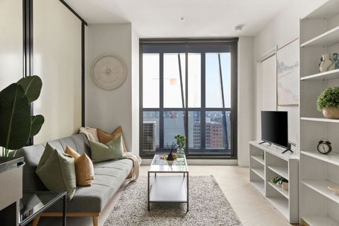 A Chic & Comfy 2BR Apt On Collins With City Views - QLD Tourism 0