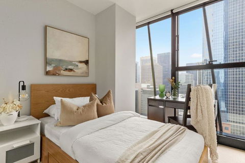 A Chic & Comfy 2BR Apt On Collins With City Views - QLD Tourism 4
