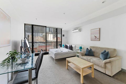A Chic Studio Only A 4-min Walk To Victoria Market - QLD Tourism 0