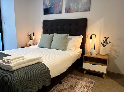 A City Oasis - Full Apartment With Balcony - QLD Tourism 4