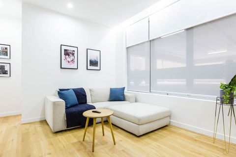 A Coveted Collins Street Pad With Parking - Queensland Tourism 0
