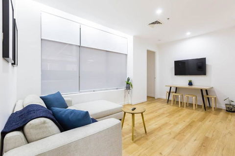 A Coveted Collins Street Pad With Parking - Queensland Tourism 2