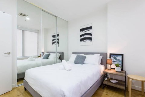 A Coveted Collins Street Pad With Parking - Queensland Tourism 4