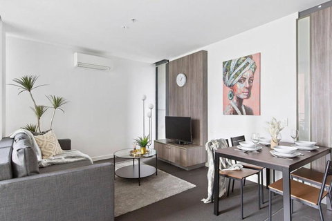 A Cozy 2BR Apt Opposite Southern Cross Station - Queensland Tourism 3