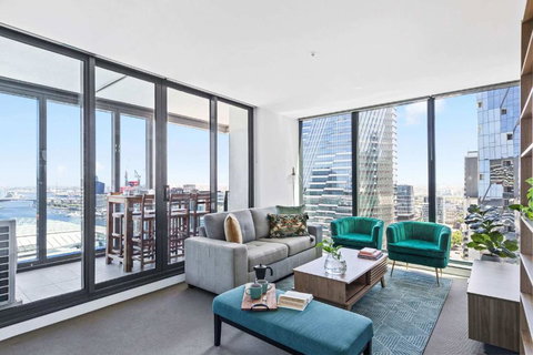 A Cozy 2BR Apt With Harbour Views And FREE Parking - Queensland Tourism 1