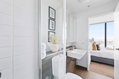 A Cozy 2BR Apt With Harbour Views And FREE Parking - Queensland Tourism 4