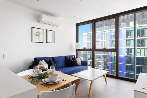 A Cozy & Comfy 2BR Apt Up In The Clouds Near CBD - Queensland Tourism 3