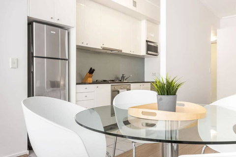 A Cozy & Modern Studio Right Next To Darling Harbour - Queensland Tourism 4