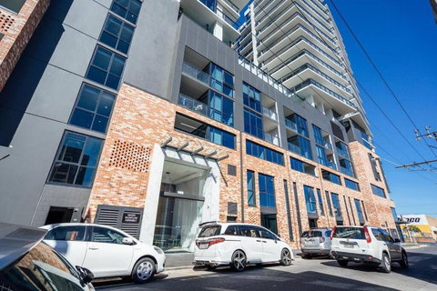 A Cut Above The West 3BR Staycation Pool Gym - Queensland Tourism 1