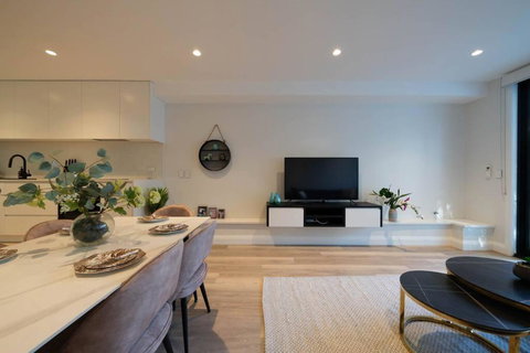 A Luxury 3 Bedrooms Hideaway - Queensland Tourism 3