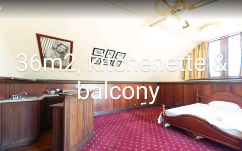 A Quiet King Room With Julia Balcony And Free Parking - Queensland Tourism 1