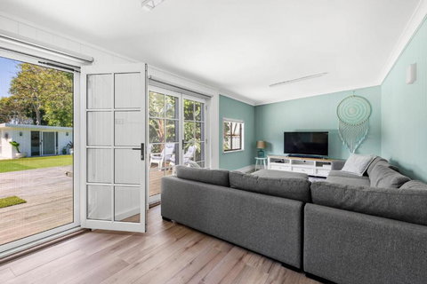 A Touch Of Paradise - House And Granny Flat - 4 Mins Walk To Callala Beach - Queensland Tourism 2