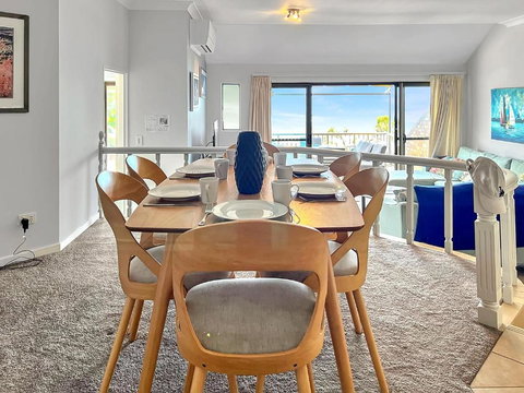 A Yachtsmans Rest Unit 3 37 Victoria Parade - Queensland Tourism 3