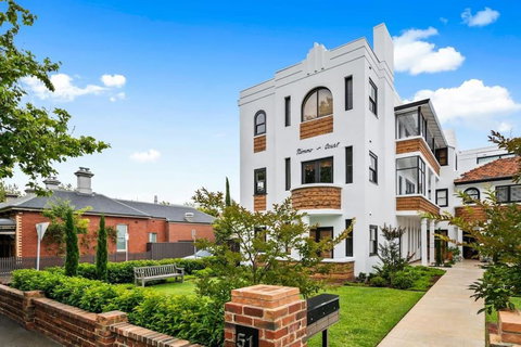 A1 Art Deco 2 Bedroom Apt Sleeps 5 Nimmo1 - Queensland Tourism 0