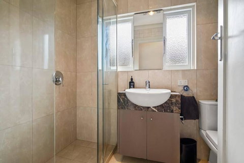 A1 Art Deco 2 Bedroom Apt Sleeps 5 Nimmo1 - Queensland Tourism 3