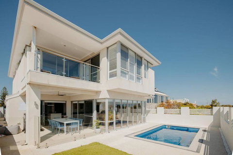 Above The Clouds By St Nicholas - Queensland Tourism 0