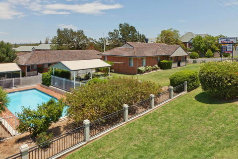 Abraham Lincoln Motel - Queensland Tourism 3
