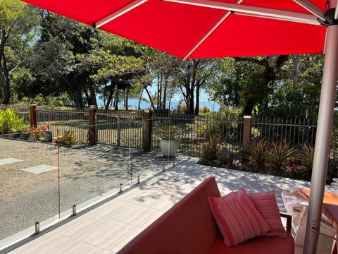 Absolute Beachfront 2 Bedroom Luxury Holiday Apartment - Queensland Tourism 1