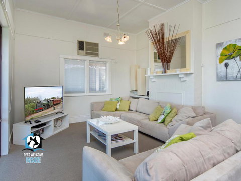 Absolute Beachfront 3BR 2BA Home W/ Beach Track - Queensland Tourism 2