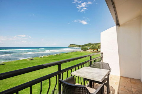 Absolute Beachfront Apartment 9T - Queensland Tourism 4