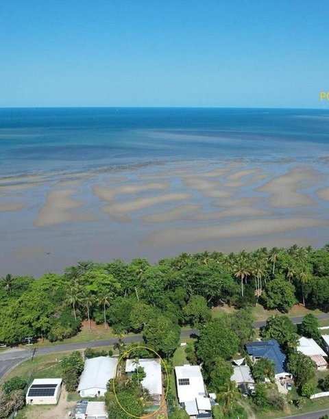 Absolute Beachfront Family Home - Cooya - Queensland Tourism 0